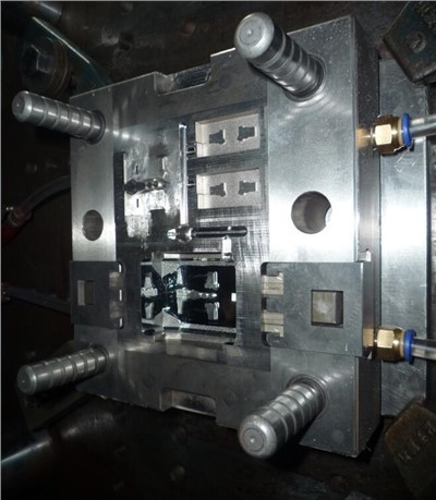 스위치 사출 금형